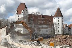 Abriss der Mauer - altes Gießereigelände in Ingolstadt an der Donaulände