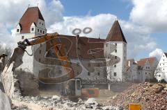 Abriss der Mauer - altes Gießereigelände in Ingolstadt an der Donaulände