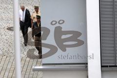 Geiseldrama in Ingolstadt Rathaus - Erlösung nach Polizeisturm - OB Dr. Alfred Lehmann fertig