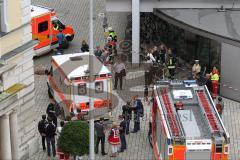 Geiseldrama in Ingolstadt Rathaus - Erlösung nach Polizeisturm - Der 3. Krankenwagen mit wahrscheinlich den Geiseln fährt