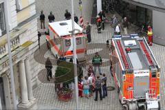 Geiseldrama in Ingolstadt Rathaus - Erlösung nach Polizeisturm - Helmut Chase, Oberbürgermeister Alfred Lehman und Christian Lösel kommen herbei nach dem Zugriff