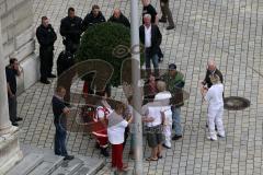 Geiseldrama in Ingolstadt Rathaus - Erlösung nach Polizeisturm - die Verwandten treffen ein