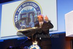 50jähriges Jubiläum des ERC Ingolstadt e.V. - Ehrenpräsident Manfred Schuhmann hält eine Rede. Foto: Adalbert Michalik