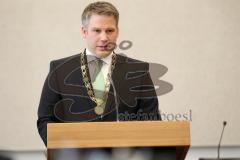 Vereidigung Neuer Oberbürgermeister Dr. Christian Lösel, Stadtrat, OB spricht zum Stadtrat im Sitzungssaal