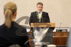 Vereidigung Neuer Oberbürgermeister Dr. Christian Lösel, Stadtrat, OB spricht zum Stadtrat im Sitzungssaal