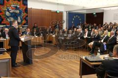 Vereidigung Neuer Oberbürgermeister Dr. Christian Lösel, Stadtrat, OB spricht zum Stadtrat im Sitzungssaal