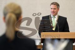 Vereidigung Neuer Oberbürgermeister Dr. Christian Lösel, Stadtrat, OB spricht zum Stadtrat im Sitzungssaal