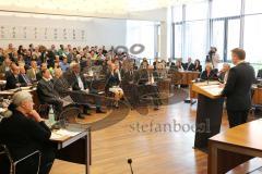 Vereidigung Neuer Oberbürgermeister Dr. Christian Lösel, Stadtrat, OB spricht zum Stadtrat im Sitzungssaal