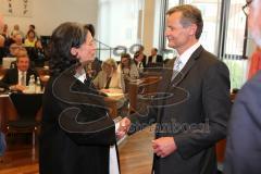 Vereidigung Neuer Oberbürgermeister Dr. Christian Lösel, Stadtrat, OB - Veronika Peters gratuliert Albert Wittmann
