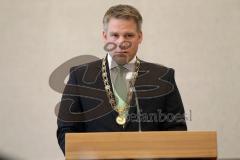 Vereidigung Neuer Oberbürgermeister Dr. Christian Lösel, Stadtrat, OB spricht zum Stadtrat im Sitzungssaal