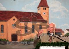 Festzelt Gerolfing - Edmund Stoiber - 21.07.2008 - Symbolcharakter. Edmund Stoiber vor dem Kirchenbild auf der Bühne