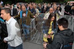 Horst Seehofer Facebook Party in München P1 - Einlaßkontrollen an der Sicherheitsschleuse