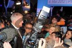 Horst Seehofer Facebook Party in München P1 - Interviews mit Horst Seehofer Gedränge alle Fernsehstationen