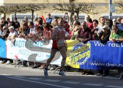 Ein Läufer beim Ingolstädter Halbmarathon 2010