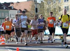 Mehrere Läufer beim Ingolstädter Halbmarathon 2010