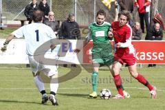 Bezirksliga  Oberbayern SV Manching : SV Sulzemoos Fabian Burchard (SV Manching) im Zweikampf mit Markus Zachan (SV Sulzemoos) vor deren Tor und Torwart Markus Eisgruben