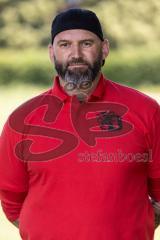 American Football - Ingolstadt Dukes - Saison 2021/2022 - Fotoshooting - Portraits - Mike Wittmann, Couch