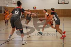 Basketball - Frauen -  Saison 2026/27 - TSV Etting Ingolstadt - TSV Wasserburg 2 - Komada Martina orange Etting - Kqiku Migena schwarz Wasserburg Foto: Meyer Jürgen