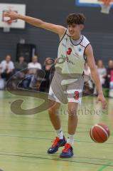 Basketball Bayernliga Herren - Saison 2026/27 - PSV Ingolstadt - TSV Milbertshofen - Petrovic Noel Dian weiss Ingolstadt - Göbel Fabian rot Milbertshofen - Foto: Meyer Jürgen