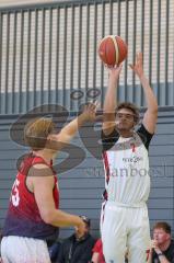 Basketball Bayernliga Herren - Saison 2026/27 - PSV Ingolstadt - TSV Milbertshofen - Abellan Aleman Pedro weiss Ingolstadt - Janovsky Nicolas rot Milbertshofen - Foto: Meyer Jürgen
