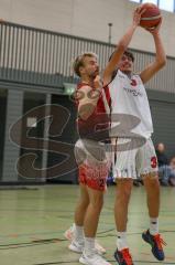 Basketball Bayernliga Herren - Saison 2026/27 - PSV Ingolstadt - TSV Milbertshofen - Petrovic Noel Dian weiss Ingolstadt - Schnug Josua rot Milbertshofen - Foto: Meyer Jürgen