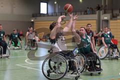 Rollstuhlbasketball —  Saison 2023/24 - Schanzer Wheelys - SV Reha Augsburg - Sebastian Riesinger Schanzer Wheelys  -  Markus Heimhofer #5 Augsburg - Foto: Meyer Jürgen