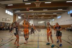 Basketball - Frauen -  Saison 2026/27 - TSV Etting Ingolstadt - TSV Wasserburg 2 - Shimokawa Riho orange Etting  - Smailovic Aila schwarz Wasserburg - Foto: Meyer Jürgen