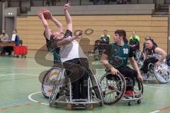 Rollstuhlbasketball —  Saison 2023/24 - Schanzer Wheelys - SV Reha Augsburg - Valentin Gmeiner  Schanzer Wheelys  - Leon Ruef #14 Augsburg - Dominik Langer #10 Augsburg - Foto: Meyer Jürgen