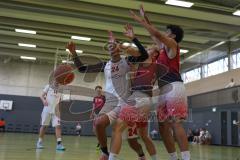 Basketball Bayernliga Herren - Saison 2026/27 - PSV Ingolstadt - TSV Milbertshofen - Enemuo David weiss Ingolstadt - Schnug Josua rot Milbertshofen - Foto: Meyer Jürgen