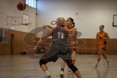 Basketball - Frauen -  Saison 2026/27 - TSV Etting Ingolstadt - TSV Wasserburg 2 - Köck Julia schwarz Wasserburg - Graf Clara orange Etting  - Foto: Meyer Jürgen