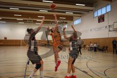Basketball - Frauen -  Saison 2026/27 - TSV Etting Ingolstadt - TSV Wasserburg 2 - Maier Nicole orange Etting - Kqiku Migena schwarz Wasserburg Foto: Meyer Jürgen