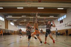 Basketball - Frauen -  Saison 2026/27 - TSV Etting Ingolstadt - TSV Wasserburg 2 - Shimokawa Riho orange Etting  - Kqiku Migena schwarz Wasserburg - Foto: Meyer Jürgen