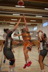 Basketball - Frauen -  Saison 2026/27 - TSV Etting Ingolstadt - TSV Wasserburg 2 - Maier Nicole orange Etting - Kqiku Migena schwarz Wasserburg Foto: Meyer Jürgen