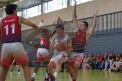 Basketball Bayernliga Herren - Saison 2026/27 - PSV Ingolstadt - TSV Milbertshofen - Petronic Noel Dian Abellan Aleman Pedro weiss Ingolstadt - Minkov Stefan rot Milbertshofen - Foto: Meyer Jürgen