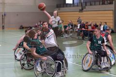 Rollstuhlbasketball —  Saison 2023/24 - Schanzer Wheelys - SV Reha Augsburg - Valentin Gmeiner #11 Schanzer Wheelys  - Sebastian Schunke #16 Augsburg - XXXXX - Foto: Meyer Jürgen