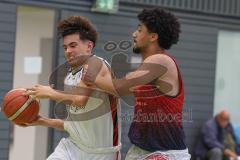 Basketball Bayernliga Herren - Saison 2026/27 - PSV Ingolstadt - TSV Milbertshofen - Petrovic Noel Dian weiss Ingolstadt - Göbel Fabian rot Milbertshofen - Foto: Meyer Jürgen