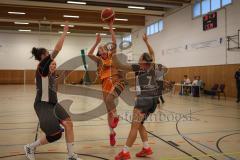 Basketball - Frauen -  Saison 2026/27 - TSV Etting Ingolstadt - TSV Wasserburg 2 - Maier Nicole orange Etting - Kqiku Migena schwarz Wasserburg Foto: Meyer Jürgen