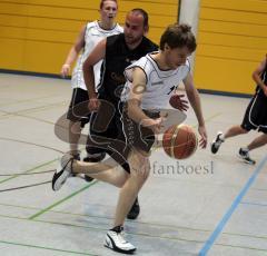 Basketball - ESV Ingolstadt - Leitershofen - Lindhorst spurtet zum Korb