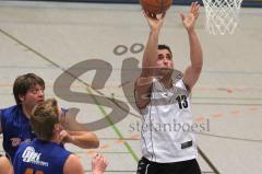 Basketball - ESV Ingolstadt - Kaufbeuren - Peter Mücke erkämpft sich den Ball