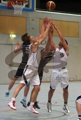 Basketball - ESV Ingolstadt - TSV Diedorf - links Walter Hubatsch und rechts 13 Peter Mücke