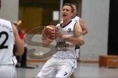 Basketball - Herren - ESV Ingolstadt - TSV Meitingen - Appel 7 sucht eine Anspielstation