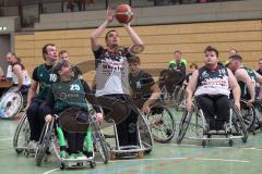 Rollstuhlbasketball —  Saison 2023/24 - Schanzer Wheelys - SV Reha Augsburg - Valentin Gmeiner Schanzer Wheelys  #11 - Simona Ladzig #25 Augsburg - XXXXX - Foto: Meyer Jürgen