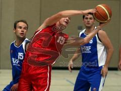 Basketball - MTV Ingolstadt - TSV Wemding - S. Steiner holt sich den Ball