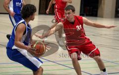 Basketball - MTV Ingolstadt - TSV Wemding - rechts t. Mayer in der Defensive