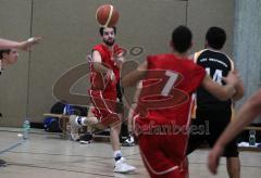 Basketball - MTV Ingolstadt - TSV Meitingen - links Nr.21A. Wich wirft zu Nr.7  S. Krayem