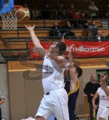 Basketball - MTV Ingolstadt - Post SV Nürnberg - Christoph Sieben steigt auf und erzielt einen Korb