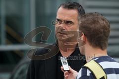 Basketball - FC Bayern Team holt Fahrzeuge bei Audi ab - Trainer Dirk Bauermann im Interview