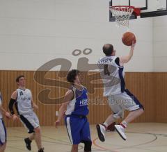 Basketball - TSV Etting - TSV Wemding - Martin Winkler wirft einen Korb