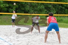 BVV Beach Masters (Kat 2) Ingolstadt - Kim Huber Beach4U - Janek Etzold TSV Zirndorf - Spielpartner von Kim Huber beim Aufschlag - Foto: Jürgen Meyer