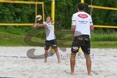 BVV Beach Masters (Kat 2) Ingolstadt - Janek Etzold TSV Zirndorf - Spielpartner von Kim Huber links beim warm machen - Foto: Jürgen Meyer